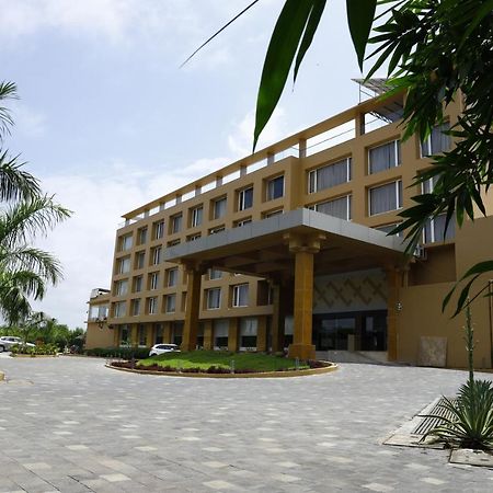 Devka Beach Resort Daman Exterior foto